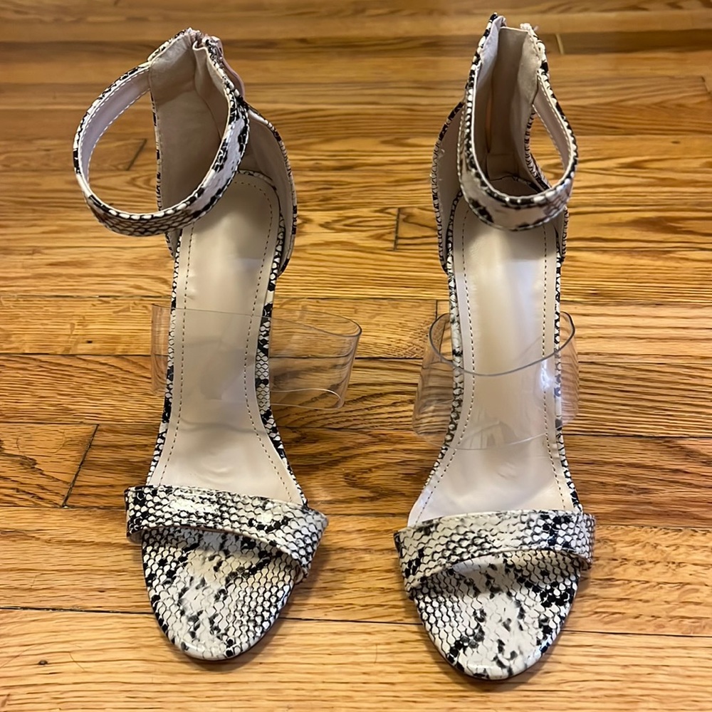 Size 6 Snake print heel